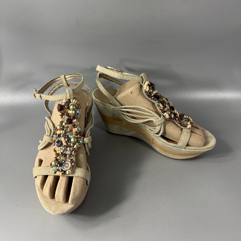 APEPAZZA WOMEN'S PANAREA WEDGE SANDALS, BEIGE SUEDE, Size 40
